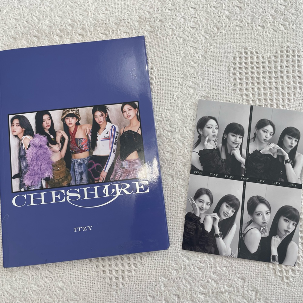 Itzy K-Pop Book, CD, and Photo Card